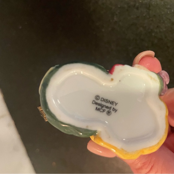 Disney Christmas Pooh Trinket Box Vintage Classic Winnie the Pooh Box - Picture 4 of 6